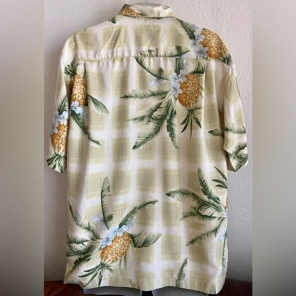 Tommy Bahama Set of Four Shirts 100% Silk Medium. - Picture 12 of 13